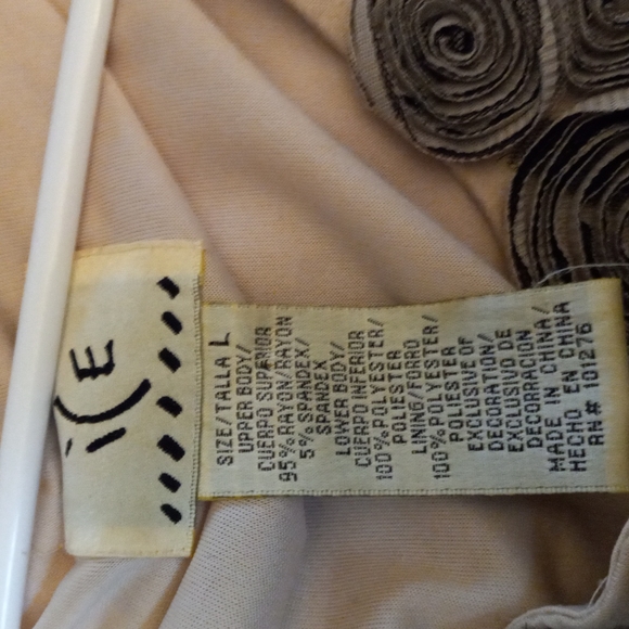 I (e Cream Rosette Top Size Large - Picture 7 of 8